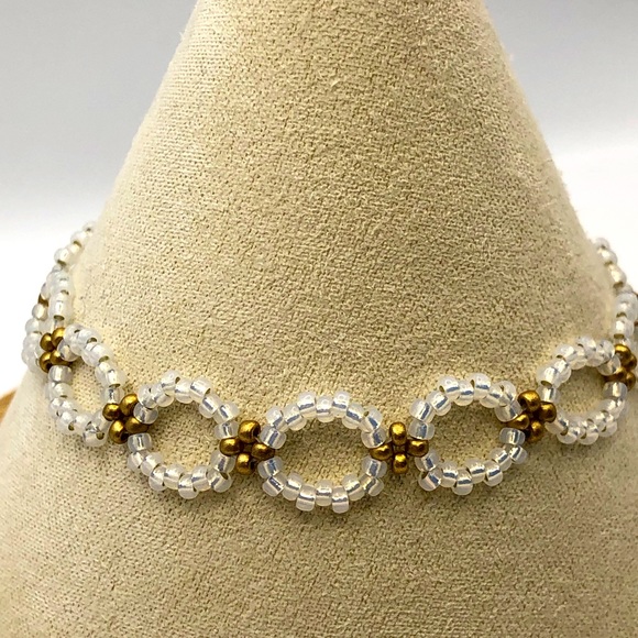 White Elegant Bracelet New Size 7.5 inches - Picture 4 of 5